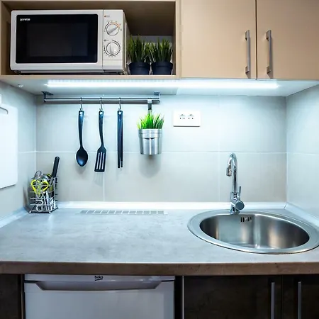 아파트 Modern Naive Downtown With Free Private Garage-fast Wi-fi 노비사드